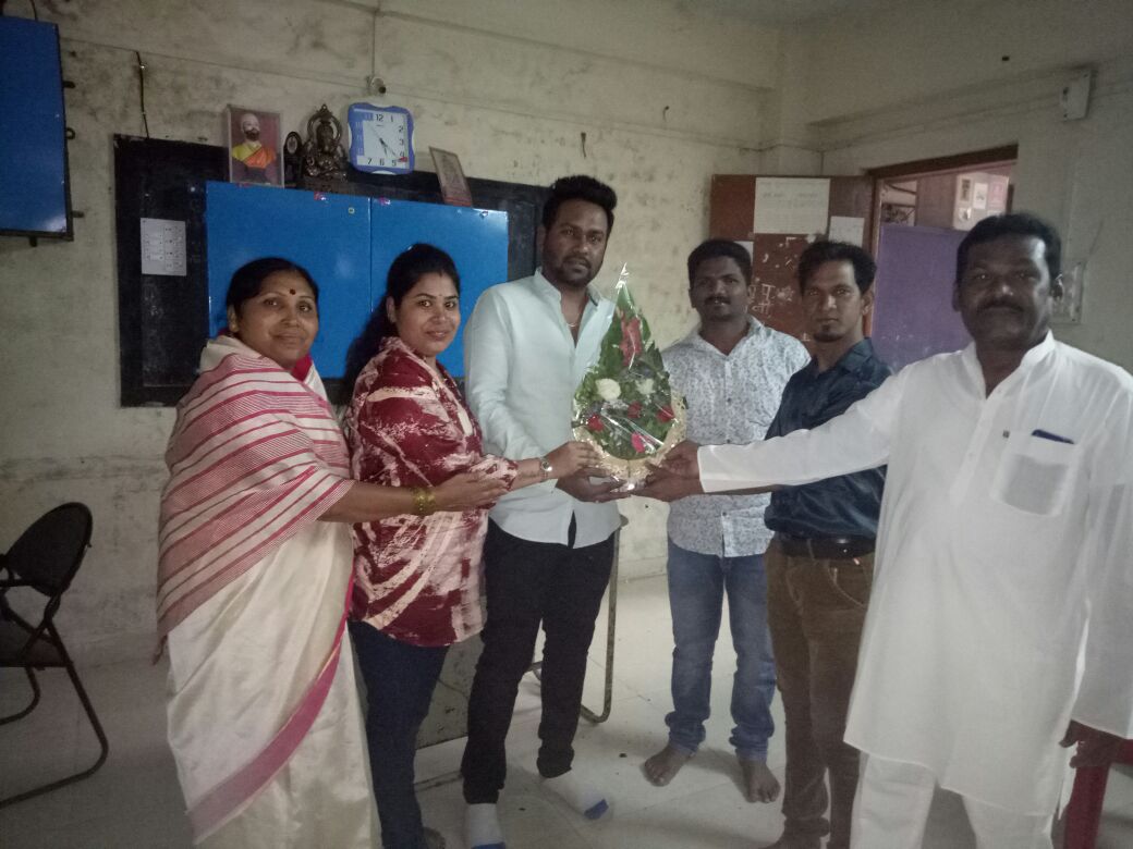 Felicitation with bouquet